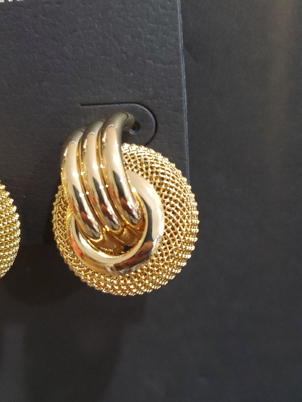 Steve Madden gold tone net mesh circle triple hoop stud back earrings brand new - Picture 3 of 8